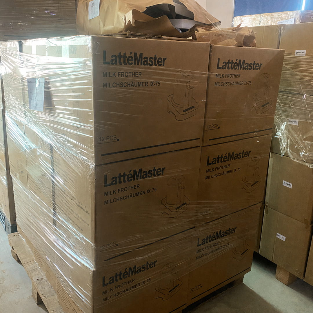 How cappuccinatore machines are packaged at a factory in China